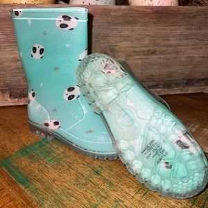 Toddler SZ. 12 Girls rain boots. NWT.